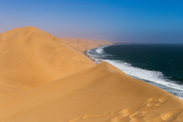 Fototapeta na wymiar Wüste und Meer