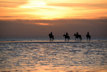 Nordseeküste bei Sonnenuntergang in Sankt Peter Ording im Herbst 2018