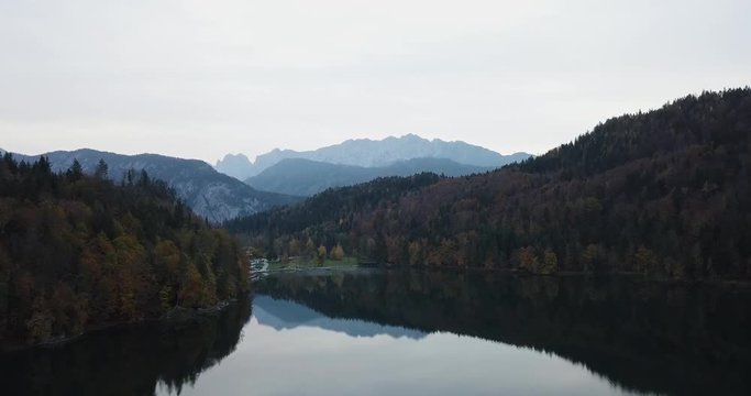 Herbst Drohnenaufnahme von See von Kufstein in Tirol