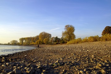 Niedrigwasser am Rhein bei wesel