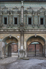 Ornated gates