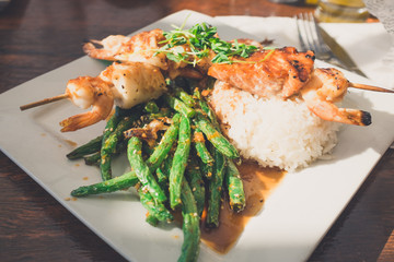 barbecue shrimp with green bean and rice