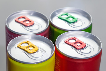 4 Bunte Dosen