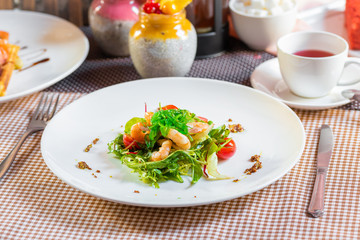 Salad with shrimps, arugula, algae, tomatoes and greens