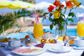 Breakfast by the sea