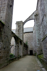 Fototapeta na wymiar Cloître abbaye Léhon