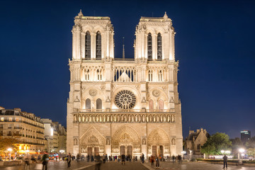 Fototapeta na wymiar Notre Dame de Paris - famous cathedral with night illumination