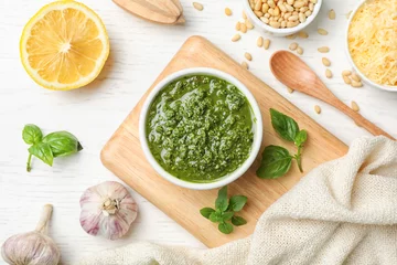 Schilderijen op glas Flat lay composition with homemade basil pesto sauce and ingredients on table © New Africa