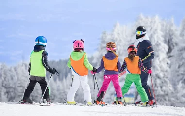 Deurstickers Ski school on mountain peak © Budimir Jevtic