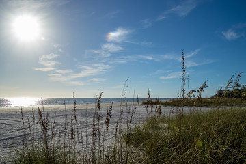 Obraz premium Bright and colorful sunbeams along with cloud iridescence over the Gulf of Mexico in FL