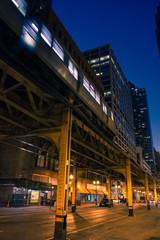 Obraz premium A CTA subway train on a vintage Chicago Loop elevated railroad b