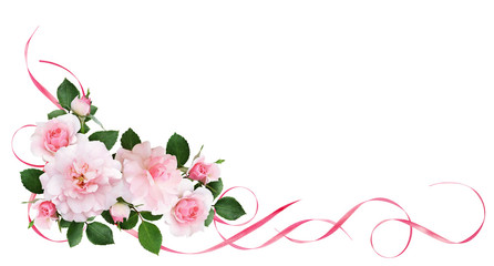 Fototapeta premium Różowe kwiaty róży, satynowe wstążki i brokatowe konfetti w kwiatowym narożniku