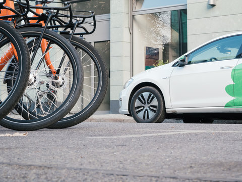 Bike Sharing Fahrr&auml;der und  Car Sharing Auto
