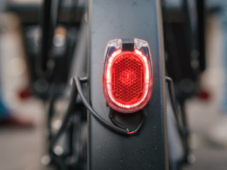 Fahrrad Rücklicht rot leuchtend