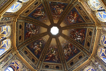 Fototapeta na wymiar tempio civico di Santa Cateria a Lodi; affreschi della cupola
