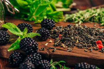 Fototapeta premium Green Tea with Blackberry, Mint and Thyme.