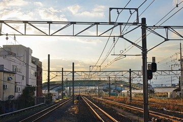 Fototapeta na wymiar 茅ヶ崎ホームから望む跨線橋