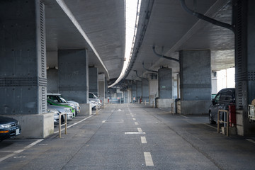 高速道路の高架下