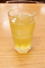 冷たい緑茶