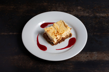 Cheesecake with raspberry sauce