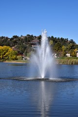 Naklejka premium Fountain in lake of a park