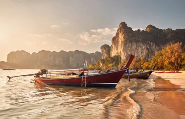 Foto auf Acrylglas Railay Strand, Krabi, Thailand Longtailboote in Thailand