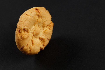 yellow crunchy cookie