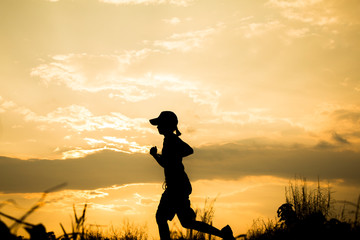 Obraz premium Fitness silhouette sunrise jogging workout wellness concept