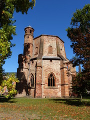 Fototapeta na wymiar Alter Turm / Hochformat in Mettlach an der Saar