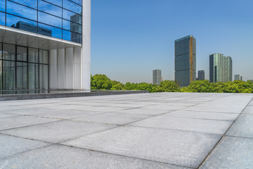 Fototapeta premium Panoramic skyline and buildings with empty square floor