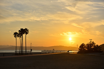 夕暮の須磨海岸