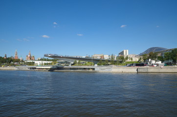 Naklejka premium Moscow, Russia - August 24, 2018: Summer view on Moskvoretskaya embankment and a 