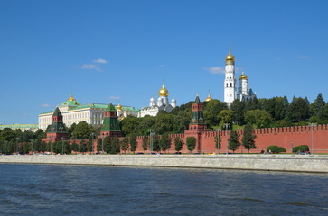 Obraz premium Beautiful summer view of the Moscow Kremlin and the Kremlin embankment, Moscow, Russia