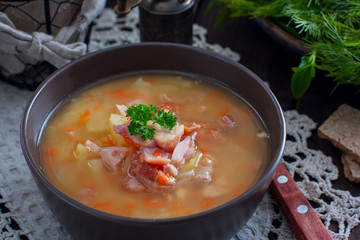 Pea soup with smoked chicken meat, horizontal
