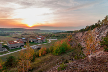 Zachód słońca nad leśną polaną, Chęciny