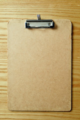 Blank brown clipboard 
