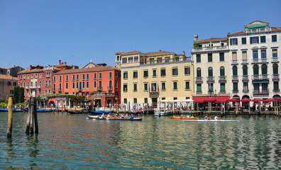 Fototapeta na wymiar Regatta in Venice