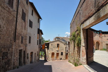 Fototapeta na wymiar San Gimignano - a small walled medieval hill town in the province of Siena, Tuscany