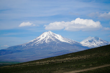 Fototapeta premium The Mountain Hasan which is a volcano in the middle of The Turkey. The peaks are snowy