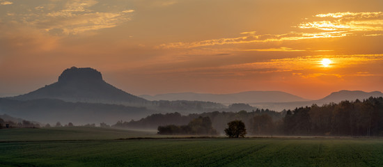 foggy sunrise at mt Lilienstein - Nebeliger Sonnenaufgang am Lilienstein