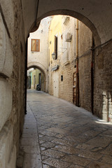 Obraz premium alleys of Trani 