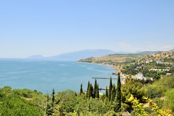 Крымский пейзаж. Вид на побережье в районе Ялты © dzmitry_2014