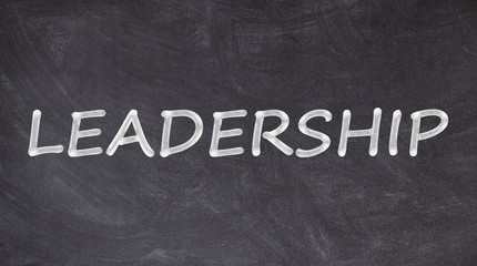 Obraz premium Leadership written on blackboard
