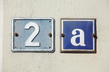 Hausnummernschild Nr. Zwei a