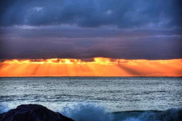 Uttakleiv, Norwegen, Lofoten, Strand, Brandung, Wellen, Gischt, Nordland, Leknes, Dämmerung,...