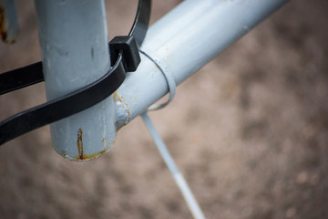 Cable tie of metal pipes