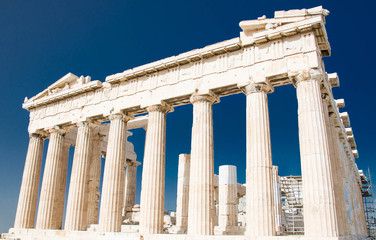 Obraz premium Parthenon temple on Acropolis hill in Athens, Greece