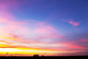 Obraz premium colorful sky with clouds at sunset time