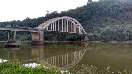 Fototapeta na wymiar ponte-rio