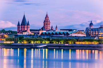 Fototapeta na wymiar Mainz cityscape color picture in the blue hour with St. Martin´s cathedral